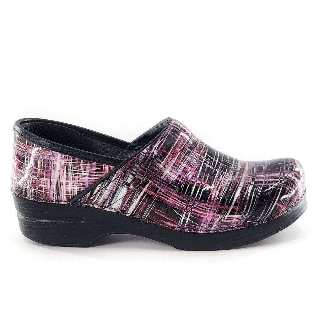 DANSKO Womens Professional Crosshatch Patent Clog Purple Metallic‎